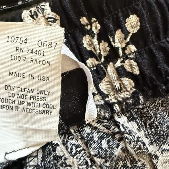 Options by Madison’s Long Black Skirt with Cream Paisley Boho Style Size L Rayon - Picture 8 of 10